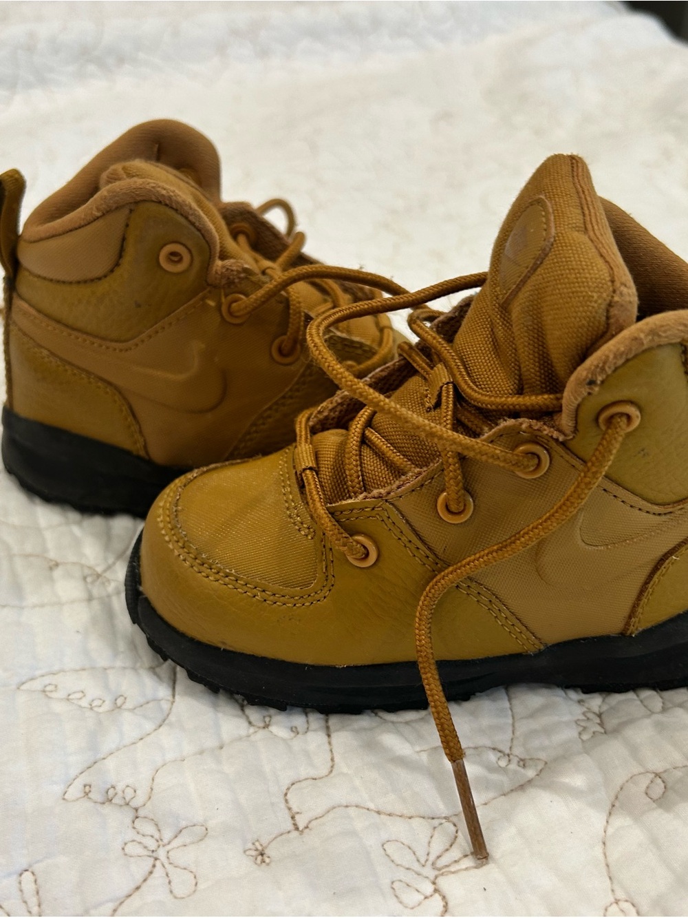 Nike Kids Wheat Brown Lace-Up Hiking Boots